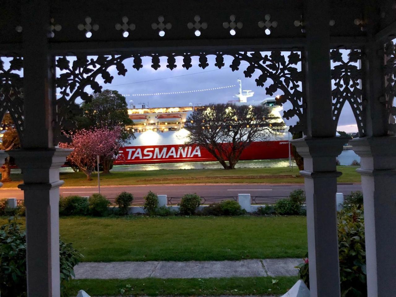 Riverbank Villa Devonport Exterior foto